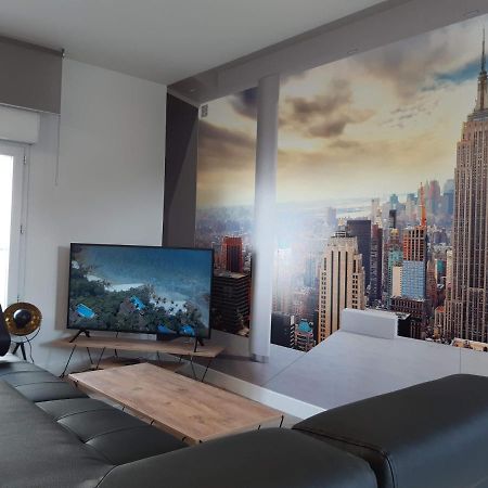 Superbe appartement Le New-York View en centre ville - Parking gratuit La Roche-Chalais Buitenkant foto