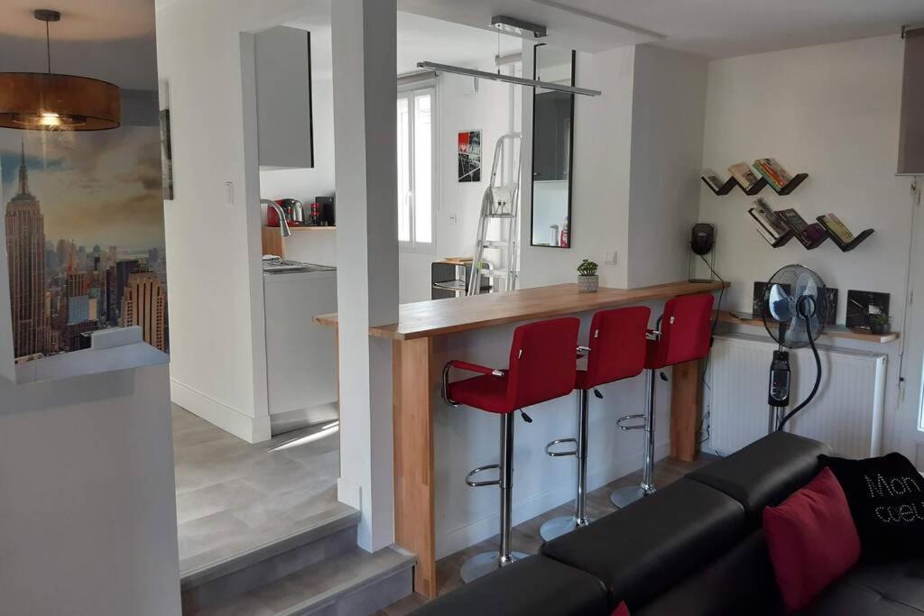 Superbe appartement Le New-York View en centre ville - Parking gratuit La Roche-Chalais Buitenkant foto