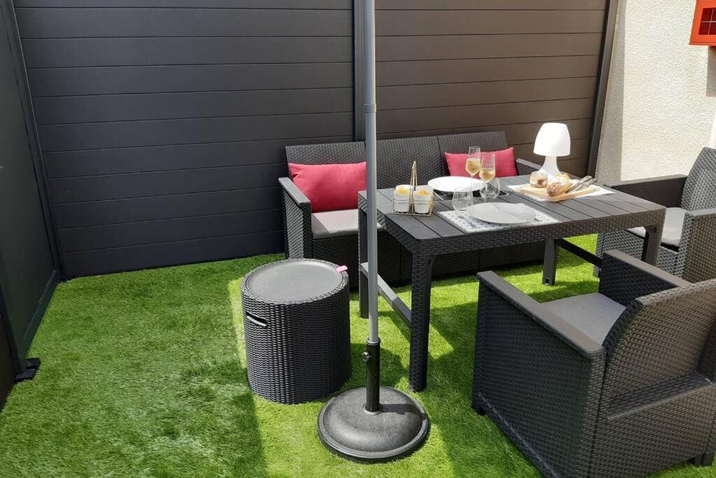 Superbe appartement Le New-York View en centre ville - Parking gratuit La Roche-Chalais Buitenkant foto